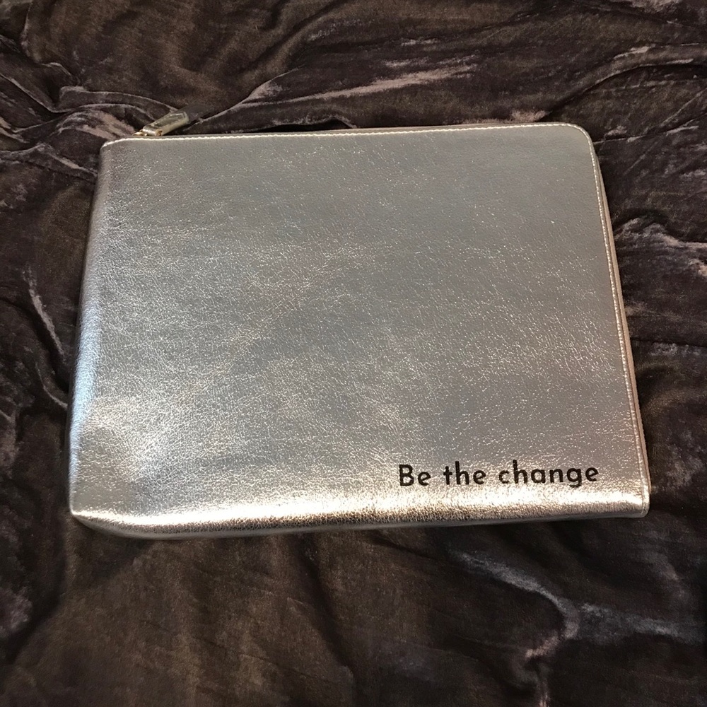 Urban expressions pouch